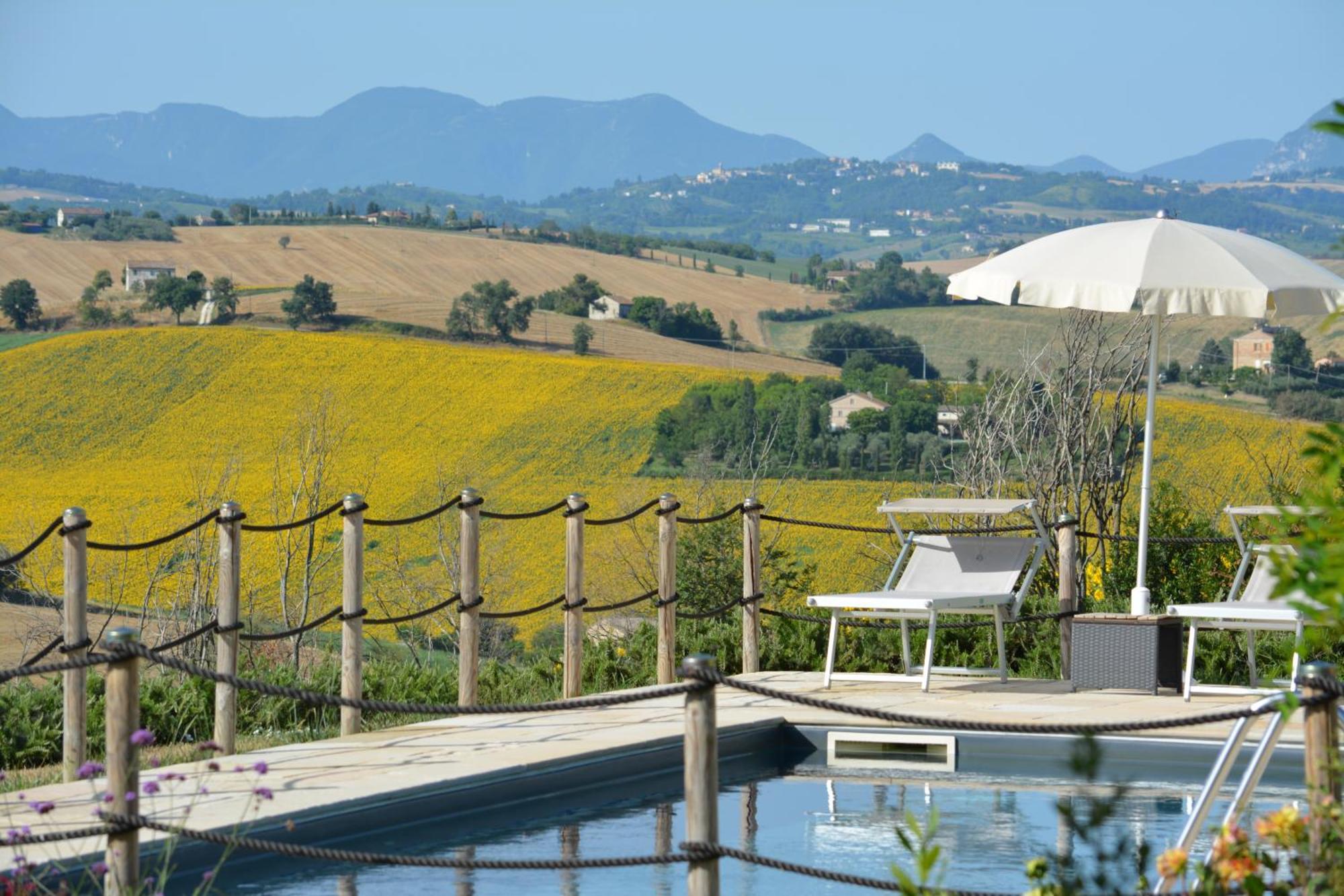 Casale Dei Cinque Colli Villa Ostra Exterior photo